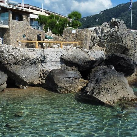 Black Rocks Family, Luxury Seafront Beach Maisonette อากิออส กอร์ดิออส ภายนอก รูปภาพ