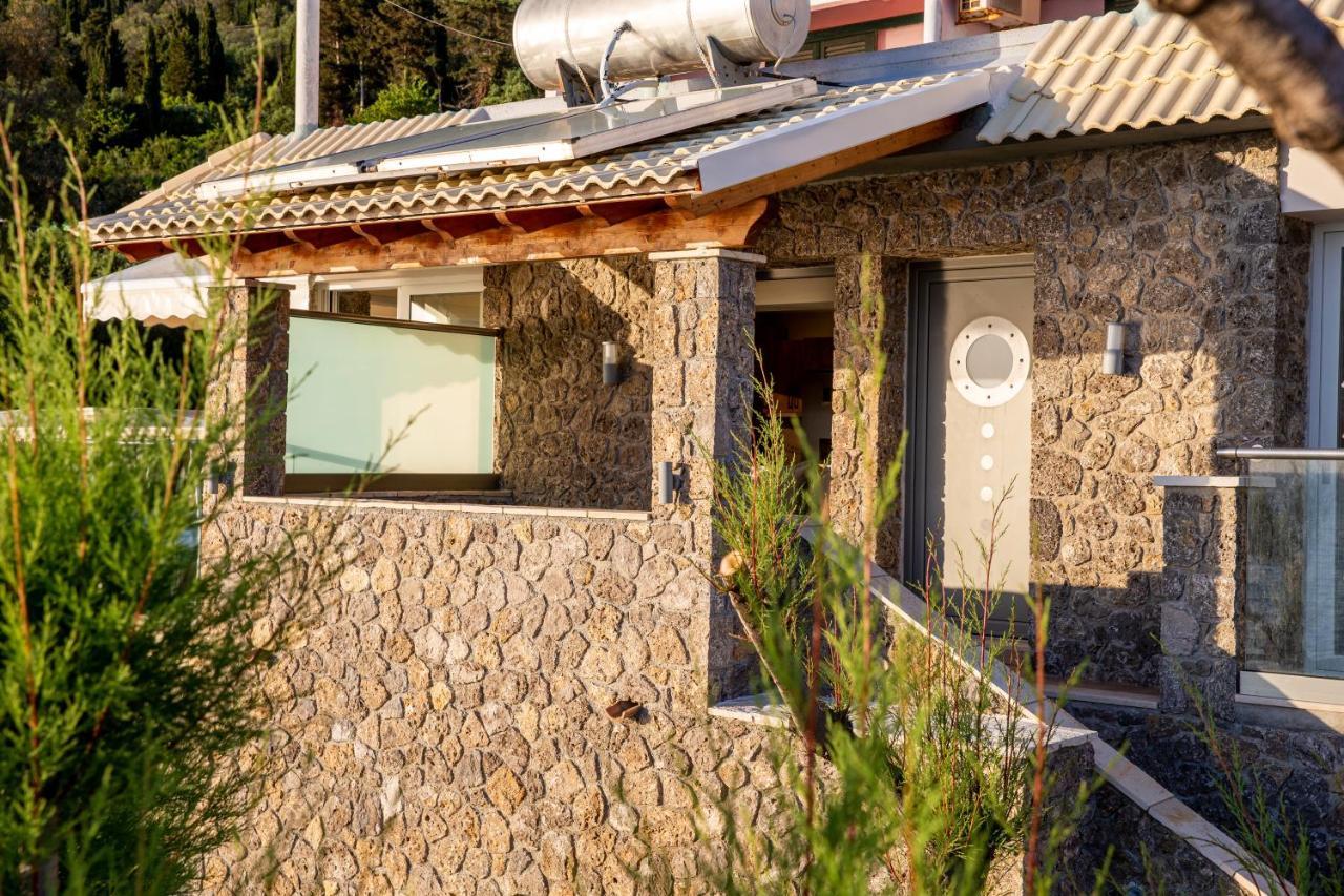 Black Rocks Family, Luxury Seafront Beach Maisonette อากิออส กอร์ดิออส ภายนอก รูปภาพ