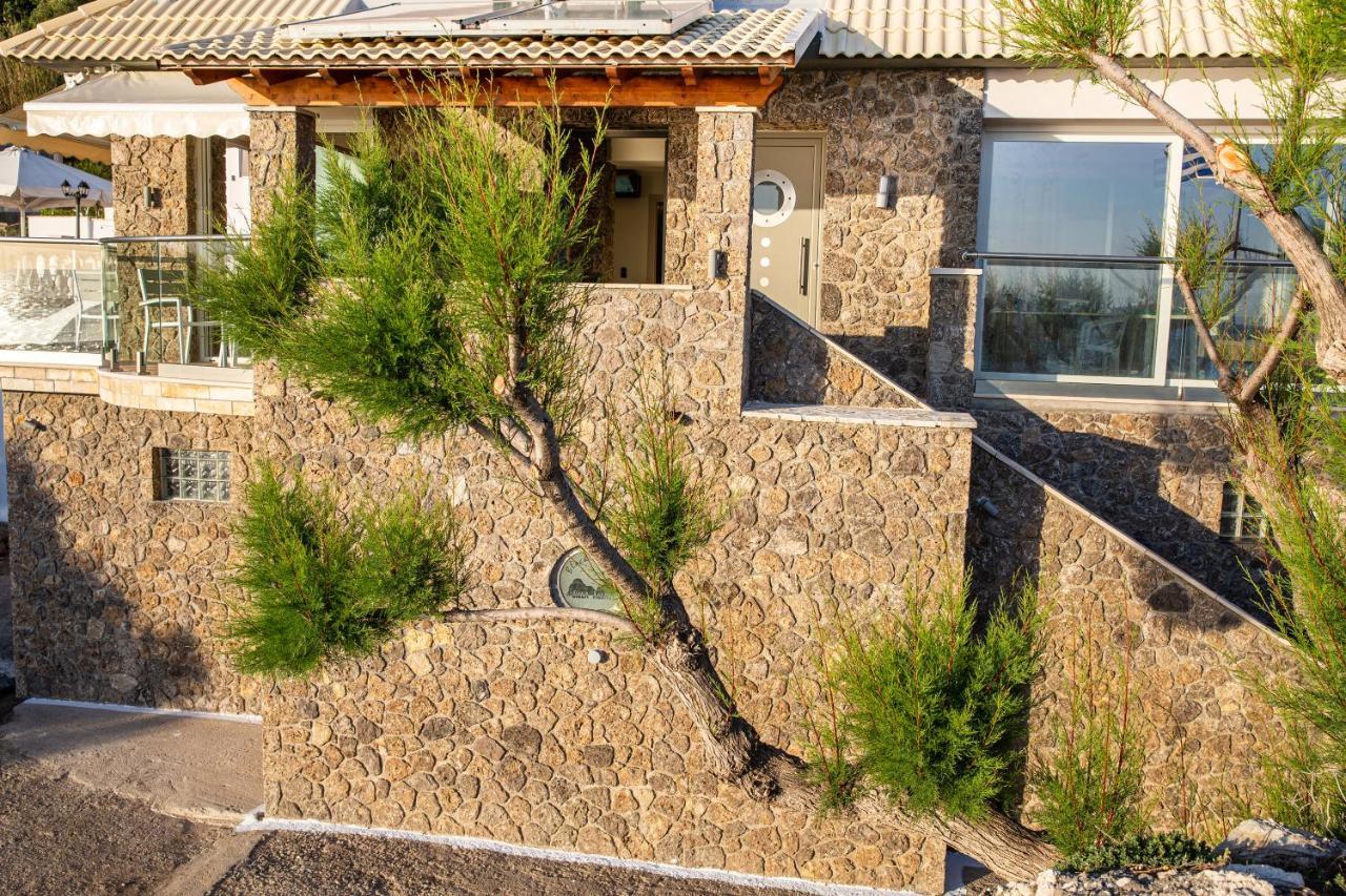 Black Rocks Family, Luxury Seafront Beach Maisonette อากิออส กอร์ดิออส ภายนอก รูปภาพ