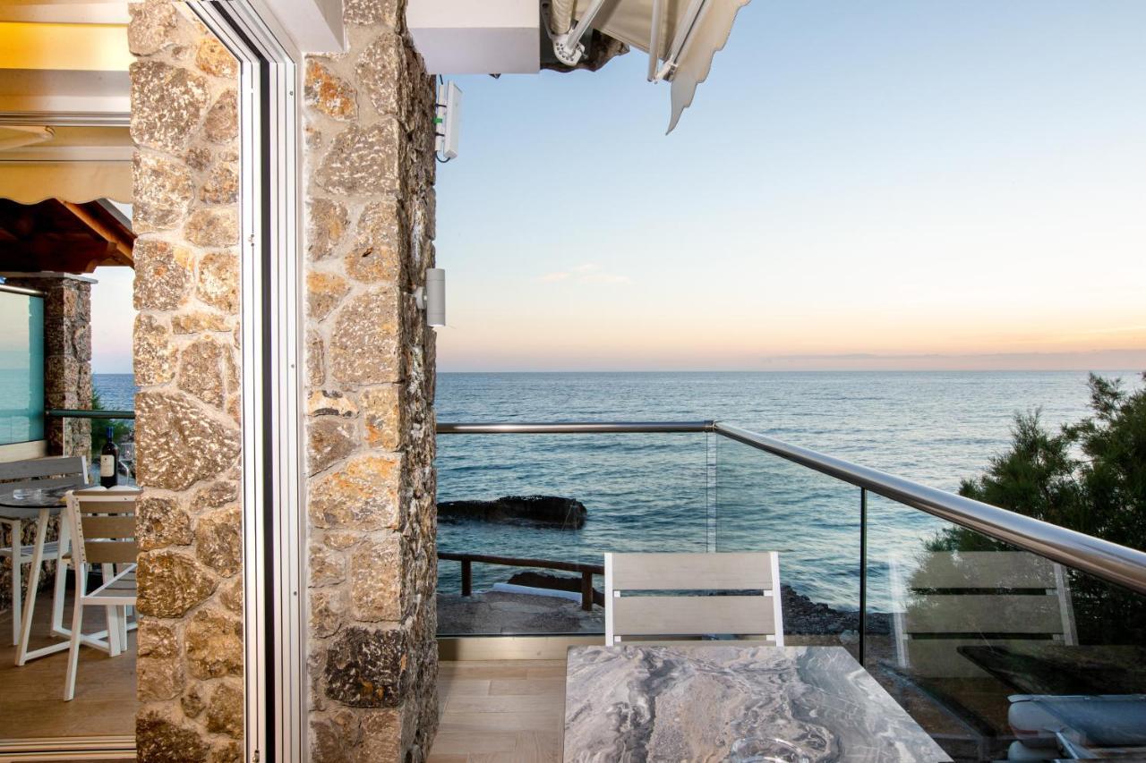 Black Rocks Family, Luxury Seafront Beach Maisonette อากิออส กอร์ดิออส ภายนอก รูปภาพ