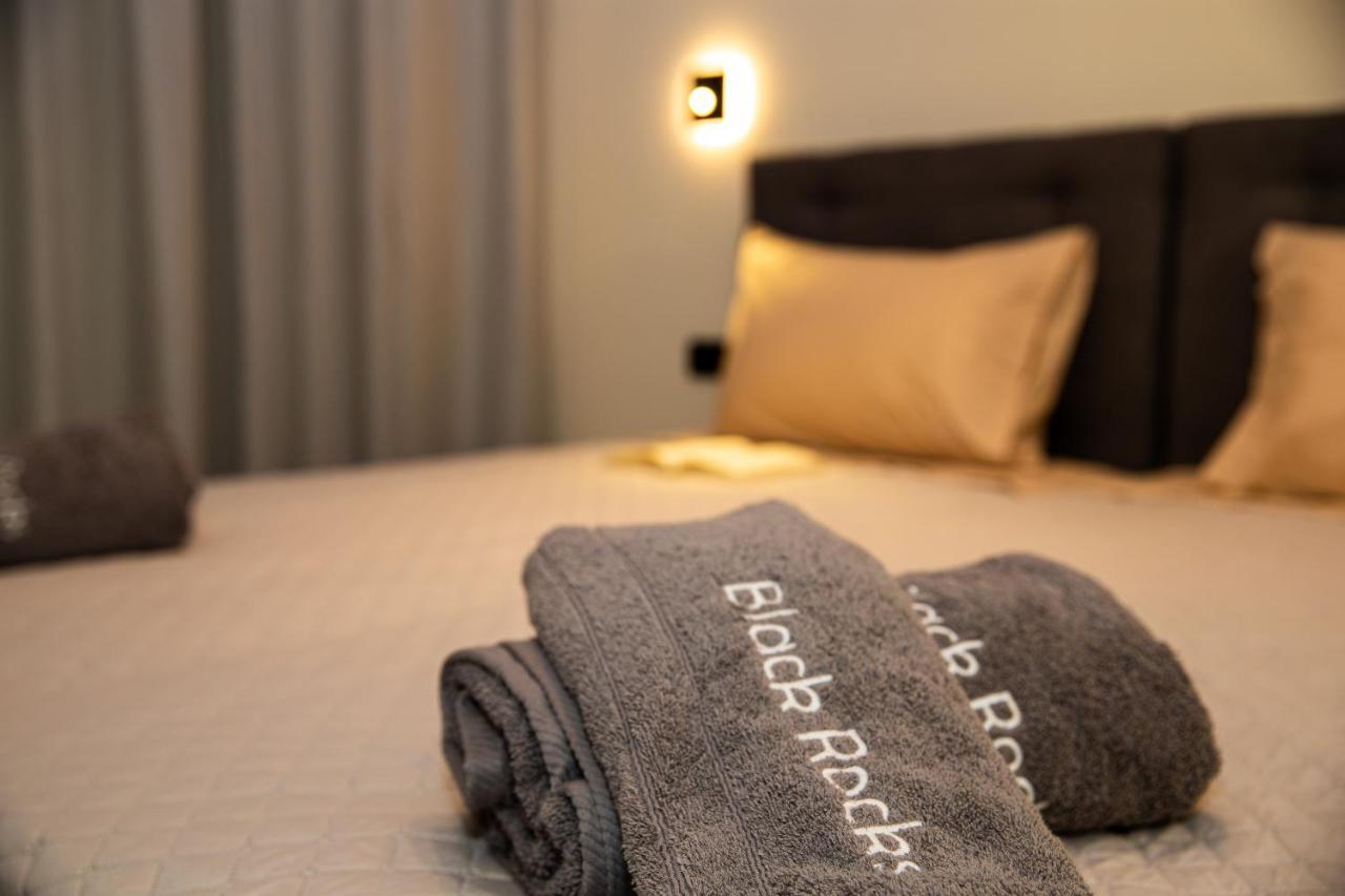 Black Rocks Family, Luxury Seafront Beach Maisonette อากิออส กอร์ดิออส ภายนอก รูปภาพ