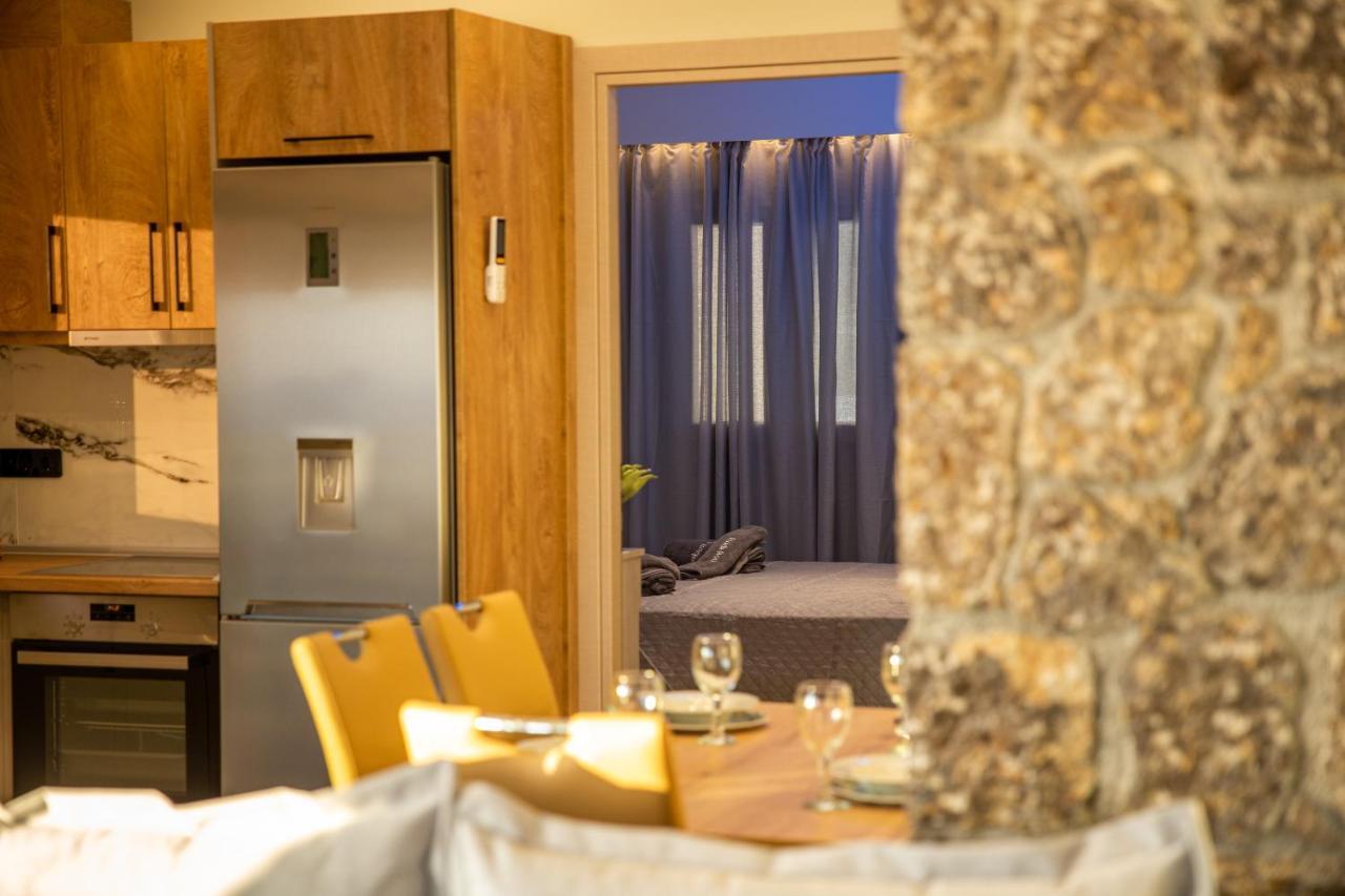 Black Rocks Family, Luxury Seafront Beach Maisonette อากิออส กอร์ดิออส ภายนอก รูปภาพ