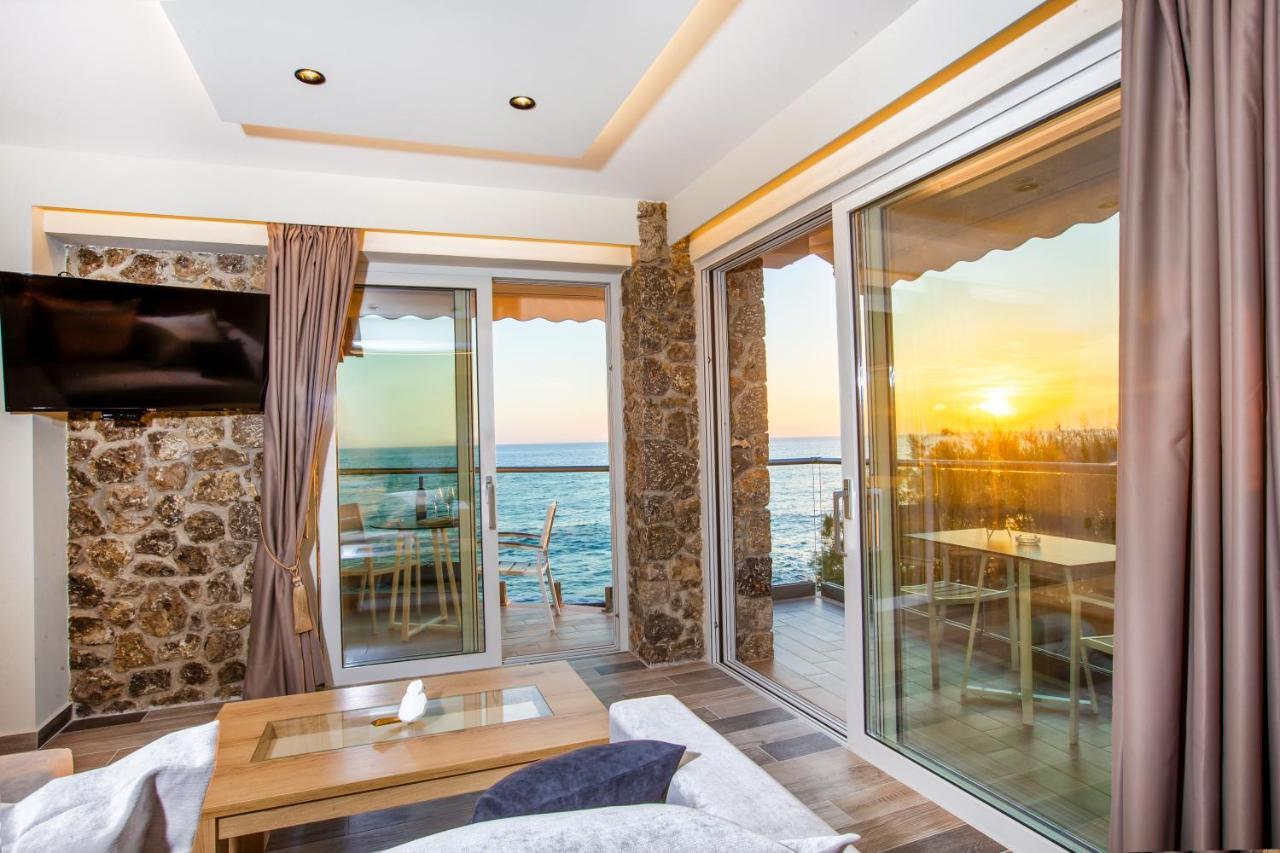 Black Rocks Family, Luxury Seafront Beach Maisonette อากิออส กอร์ดิออส ภายนอก รูปภาพ