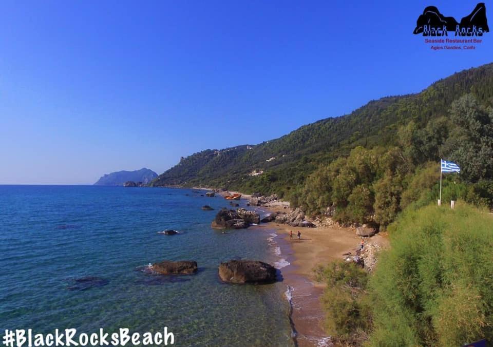 Black Rocks Family, Luxury Seafront Beach Maisonette อากิออส กอร์ดิออส ภายนอก รูปภาพ